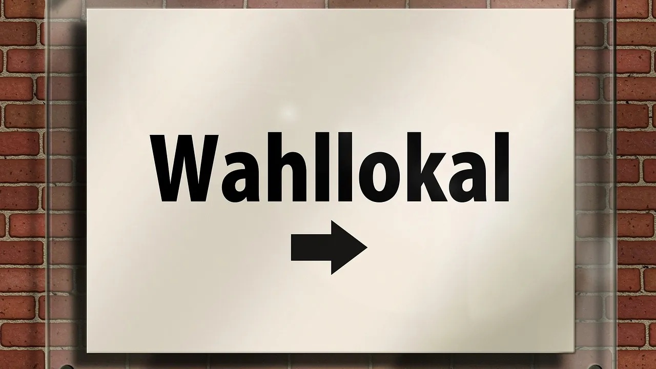 Blick auf ein Schild, auf dem "Wahllokal" steht